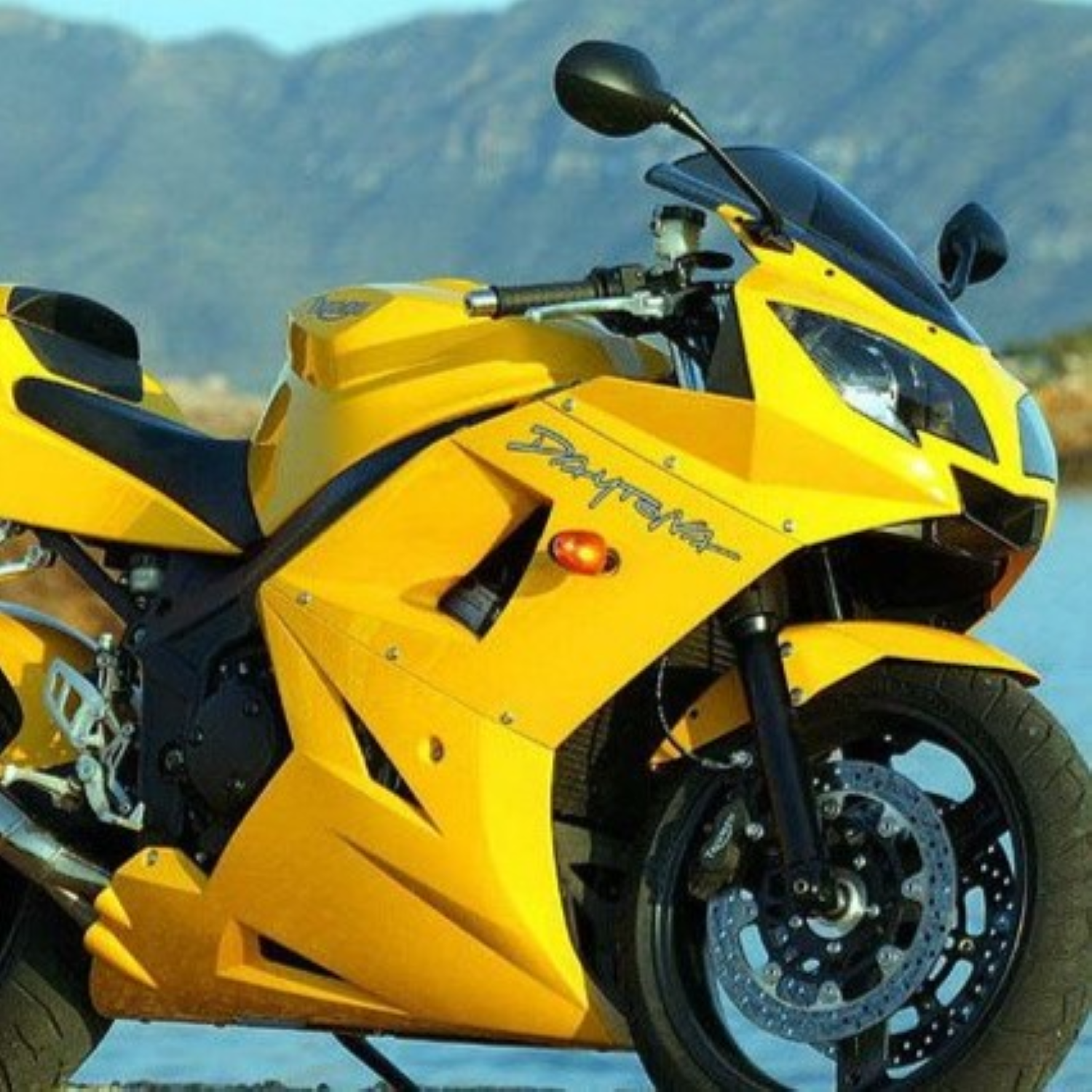 Triumph Racing Yellow (code FA) Paint Product